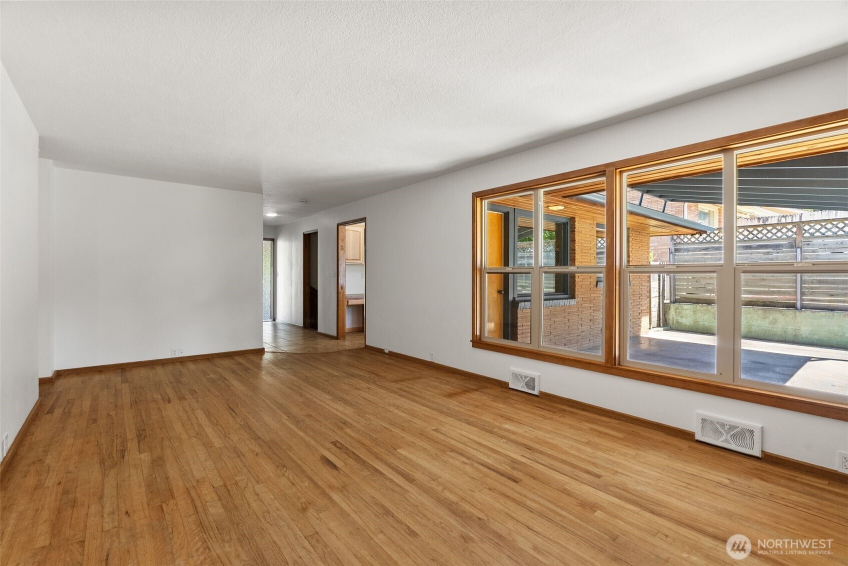 860 E 2nd Avenue Property Photo 7