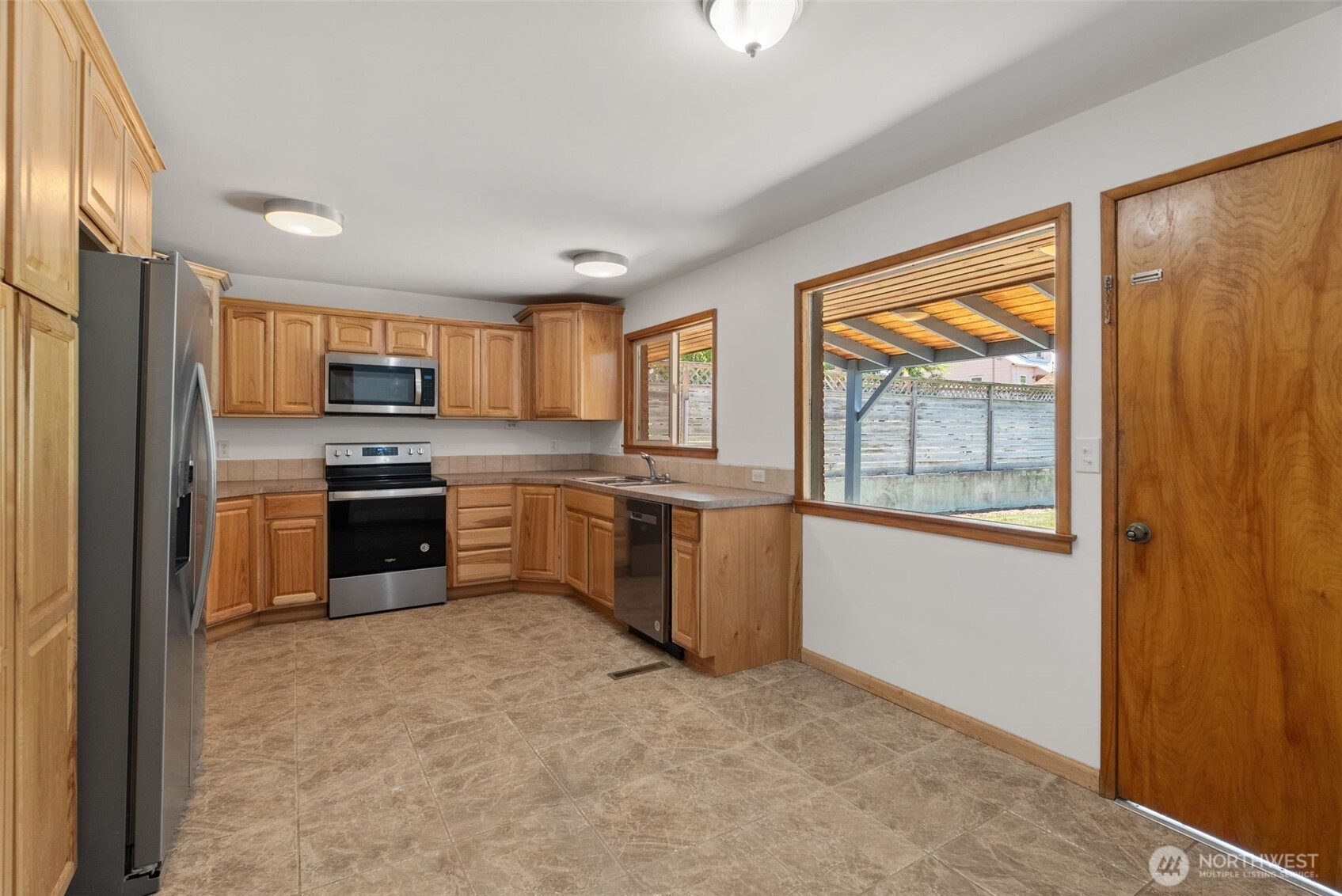 860 E 2nd Avenue Property Photo 8