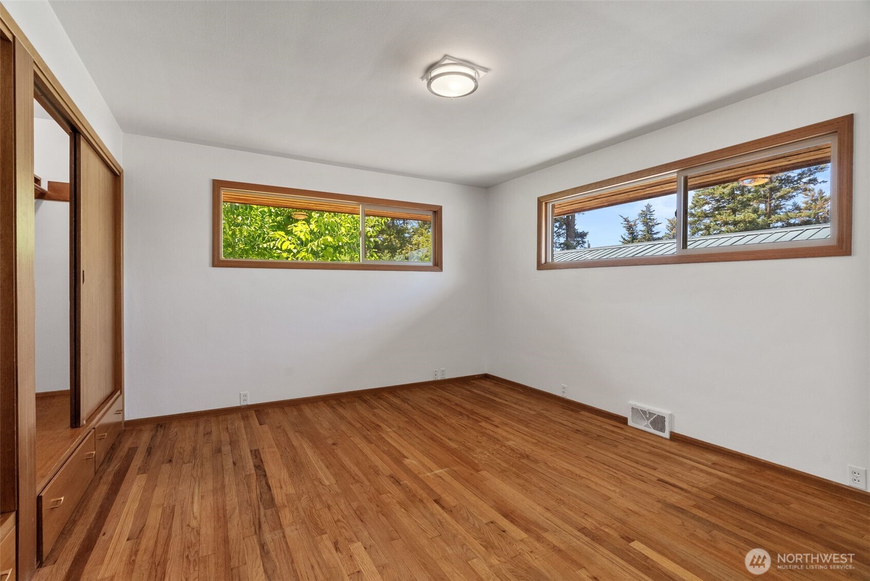 860 E 2nd Avenue Property Photo 13