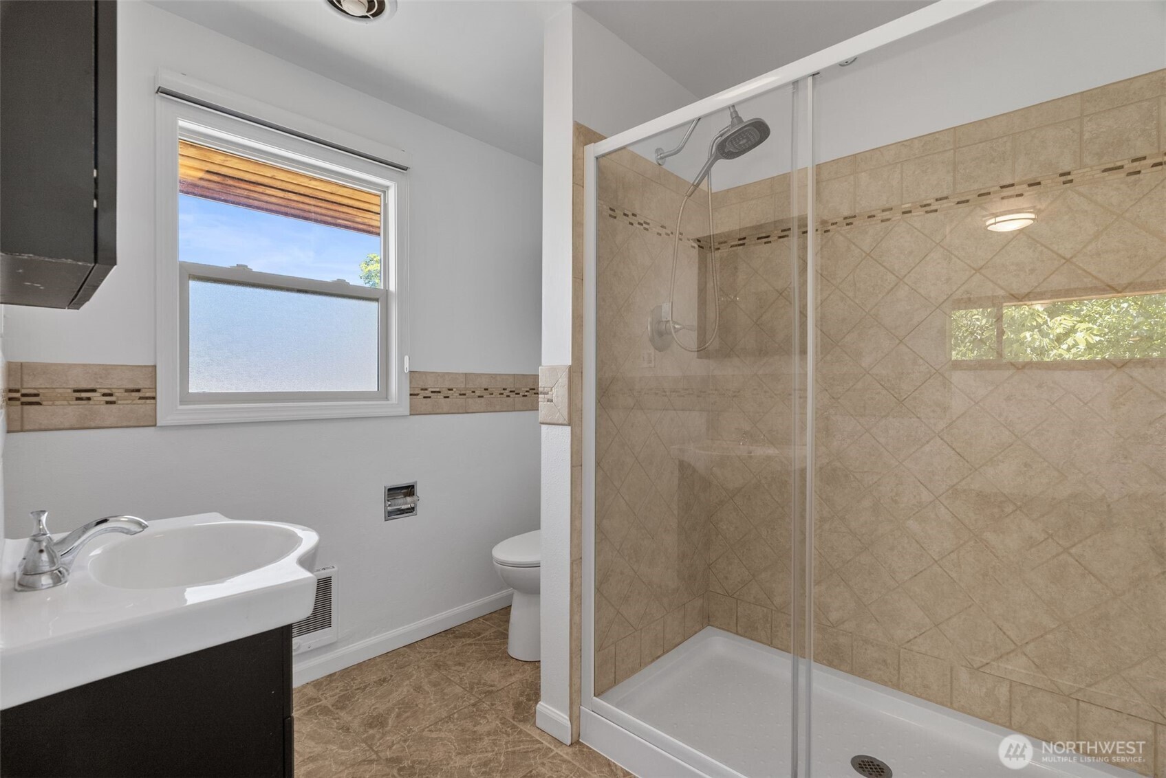 860 E 2nd Avenue Property Photo 15