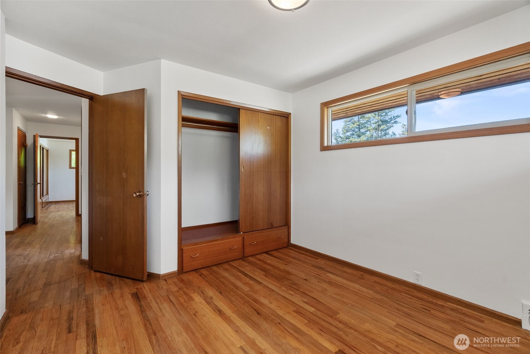 860 E 2nd Avenue Property Photo 17