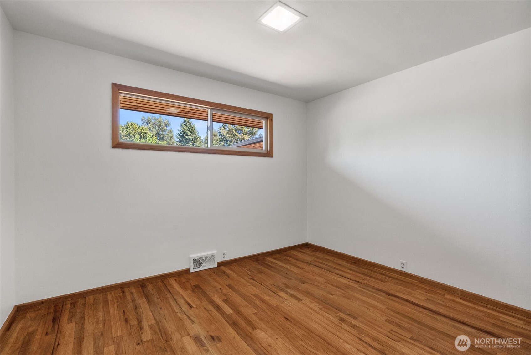 860 E 2nd Avenue Property Photo 19