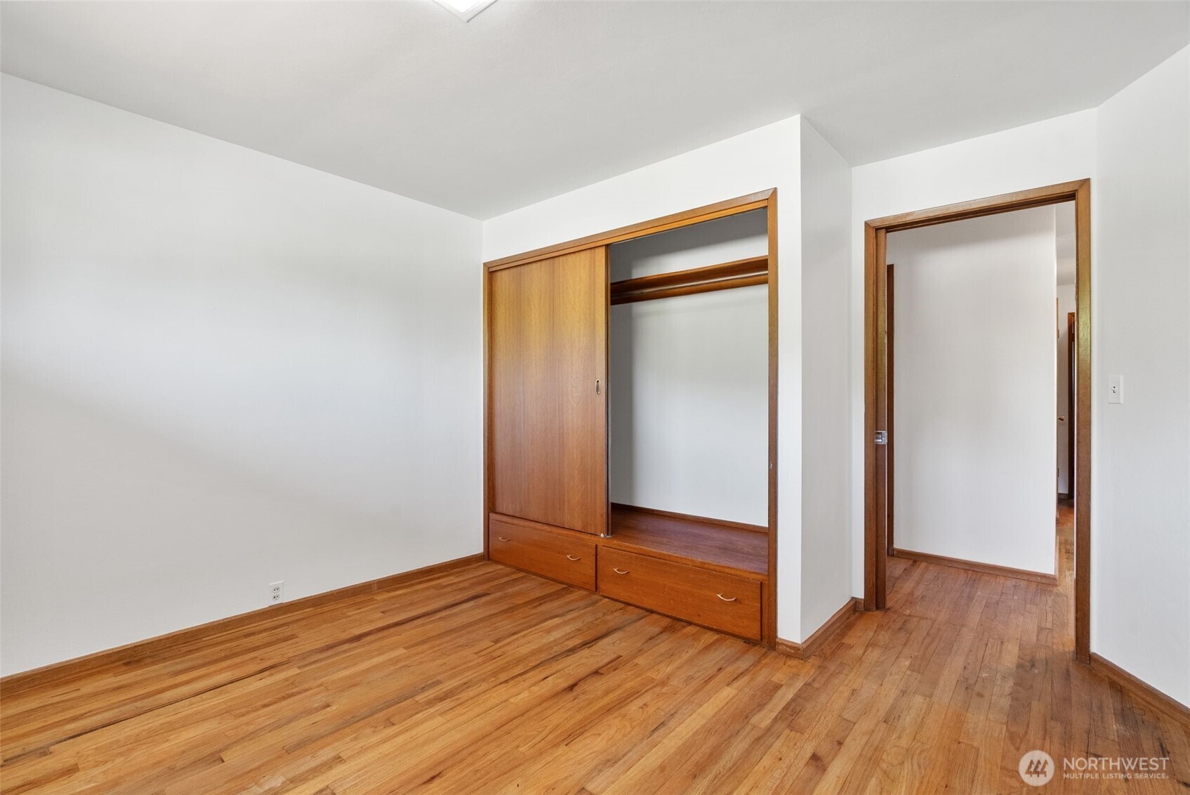 860 E 2nd Avenue Property Photo 20