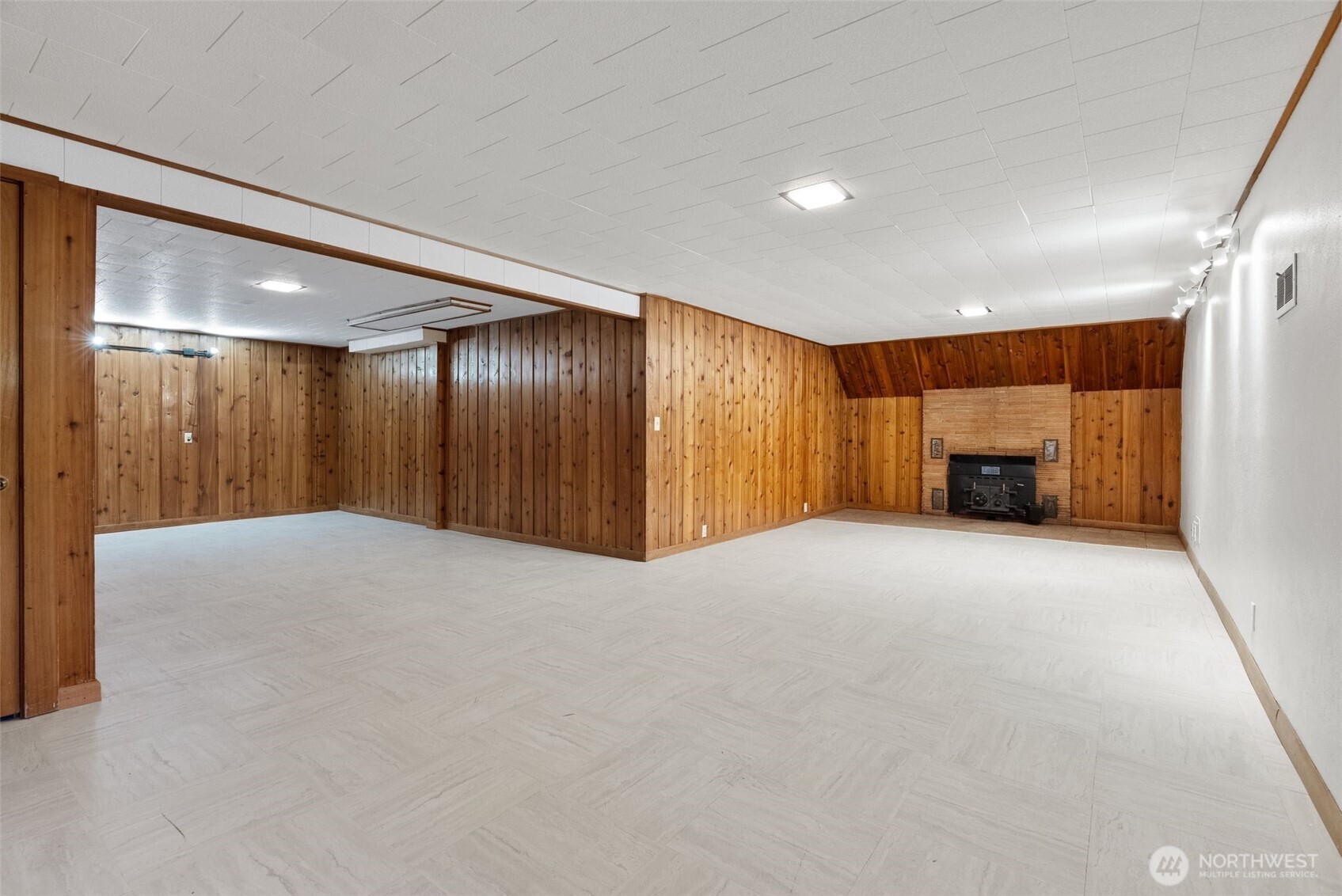 860 E 2nd Avenue Property Photo 23