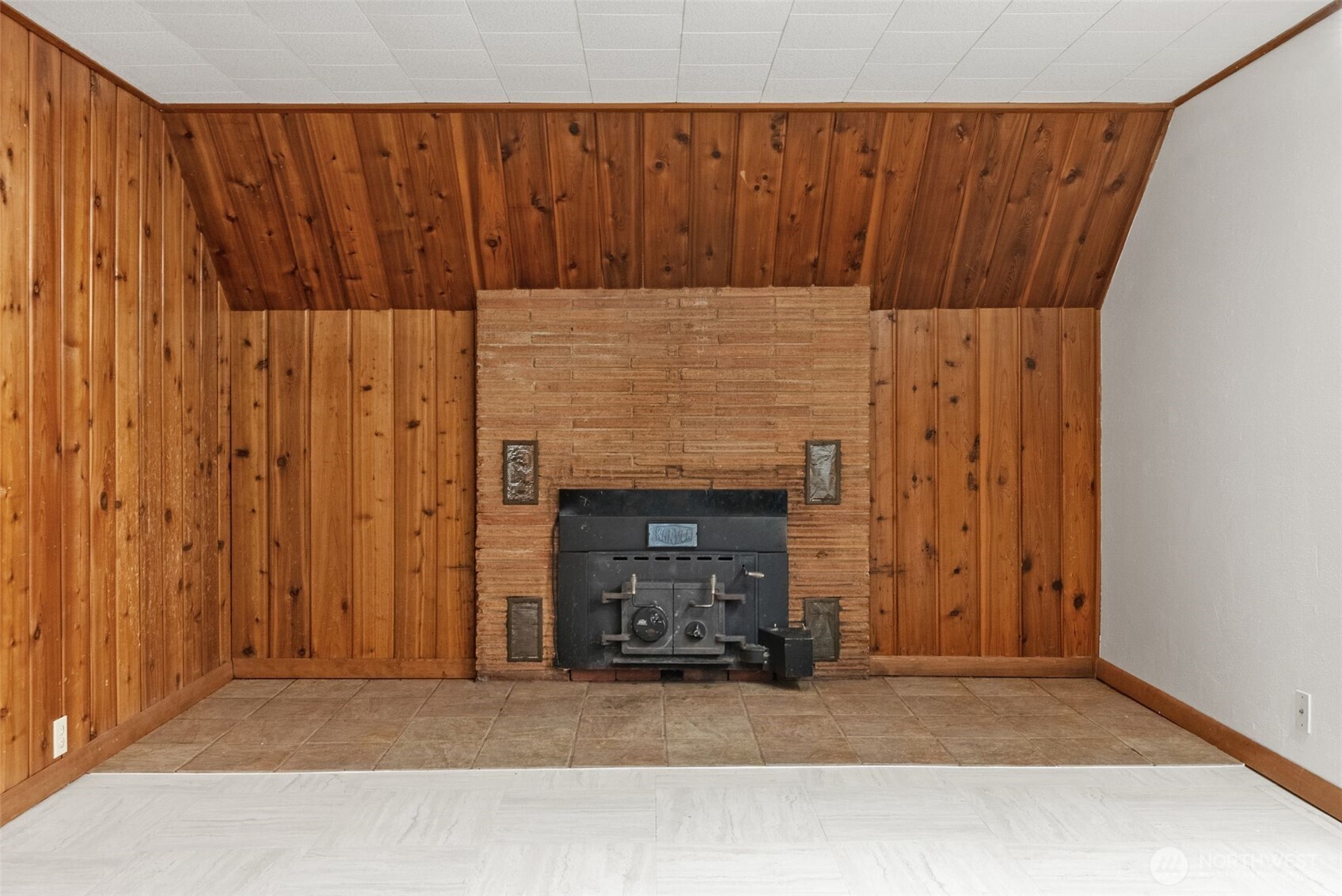 860 E 2nd Avenue Property Photo 24