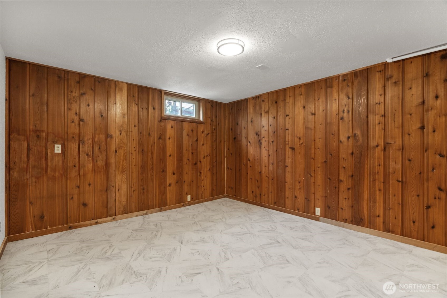 860 E 2nd Avenue Property Photo 25