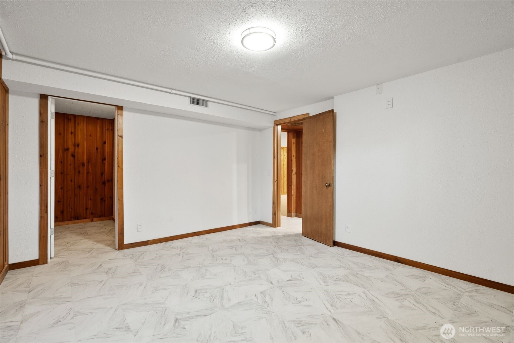 860 E 2nd Avenue Property Photo 26