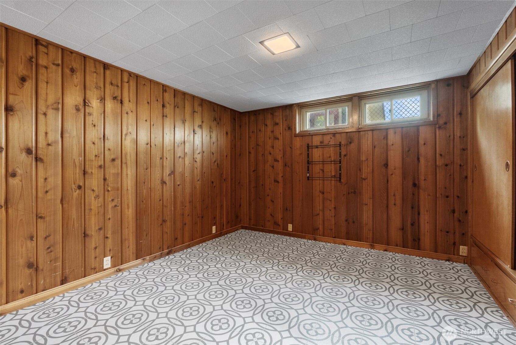 860 E 2nd Avenue Property Photo 28