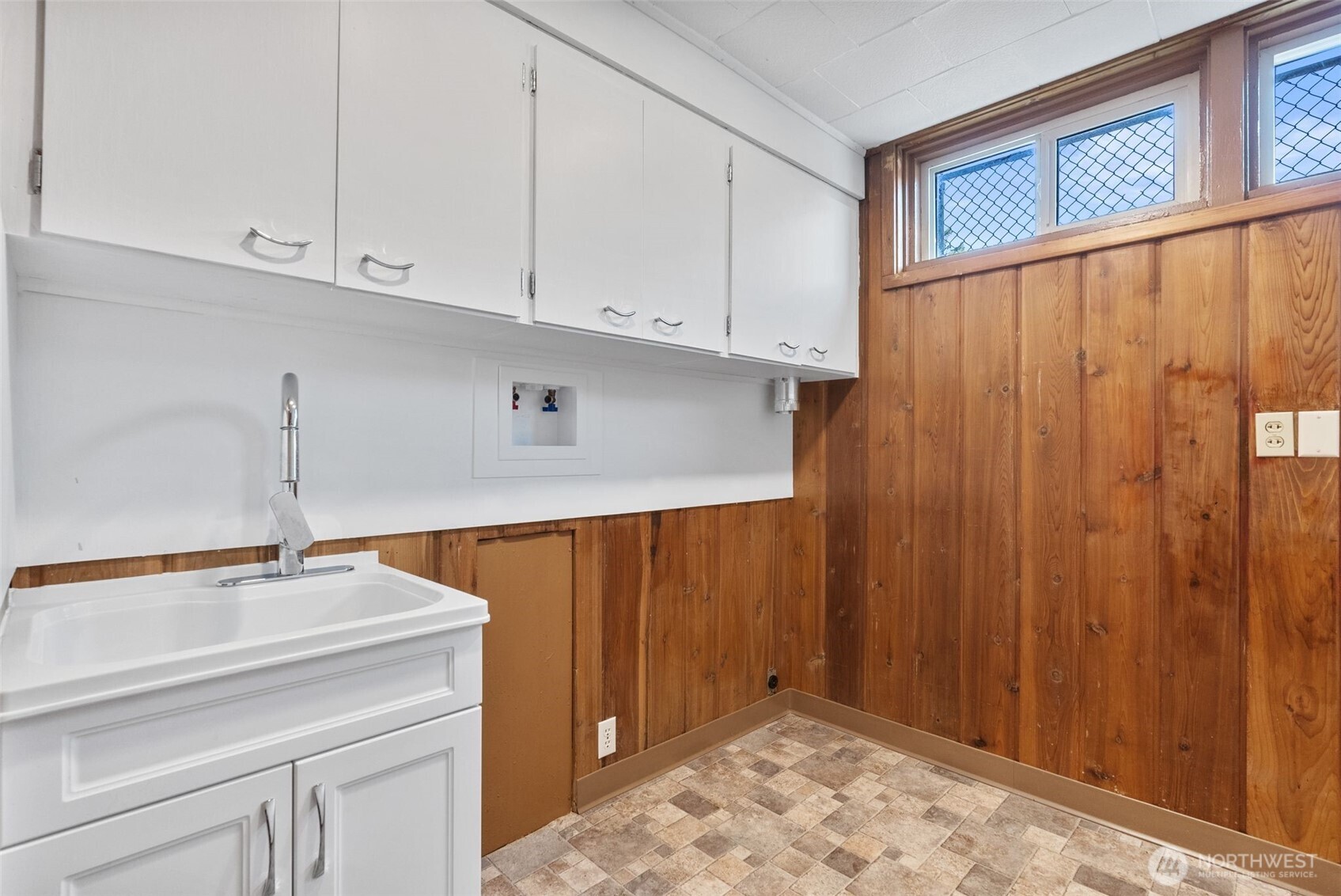 860 E 2nd Avenue Property Photo 30