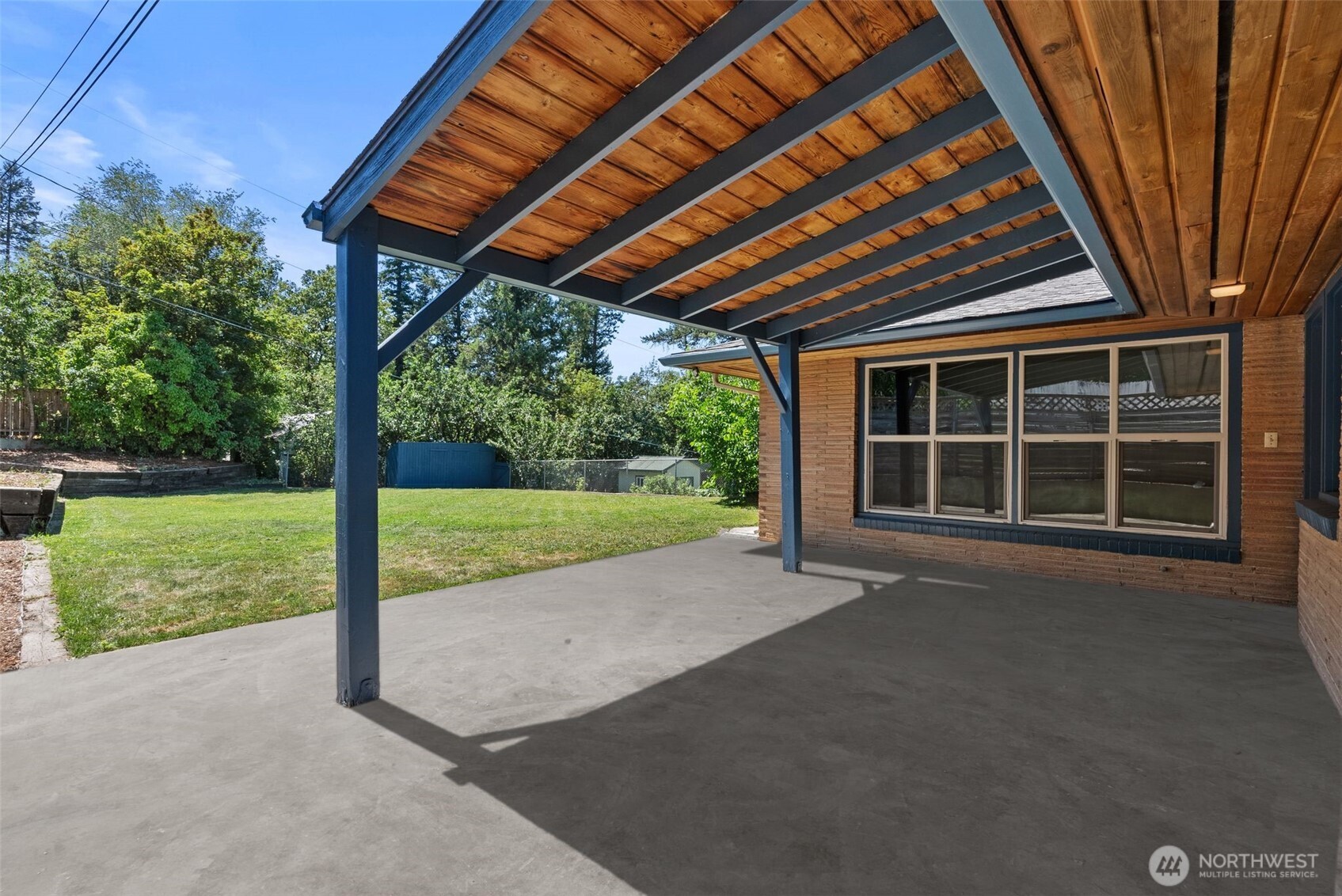 860 E 2nd Avenue Property Photo 31