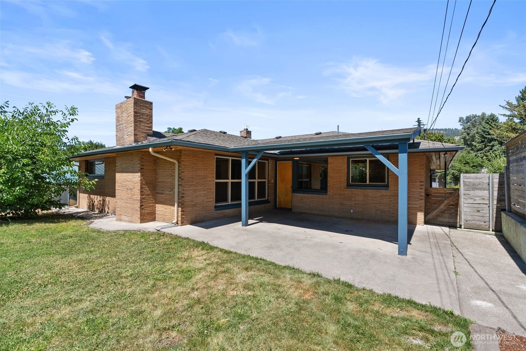 860 E 2nd Avenue Property Photo 32