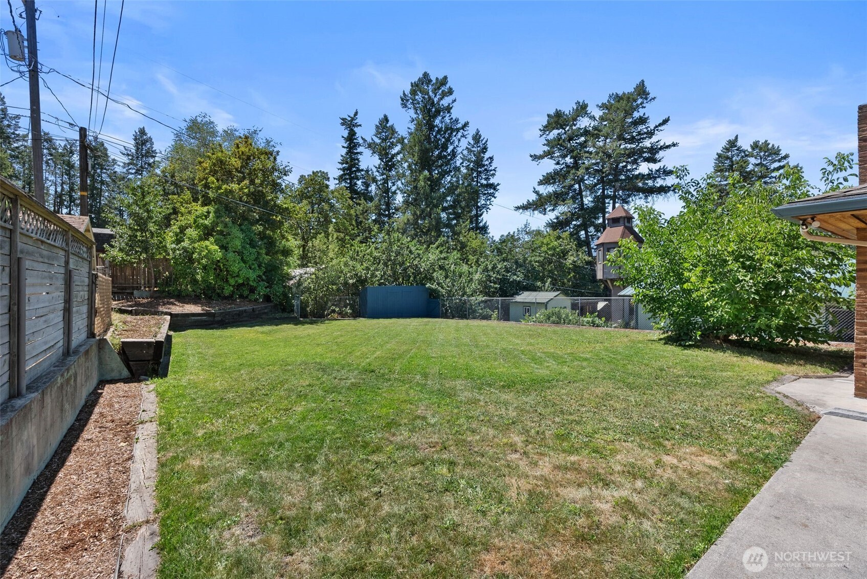 860 E 2nd Avenue Property Photo 33