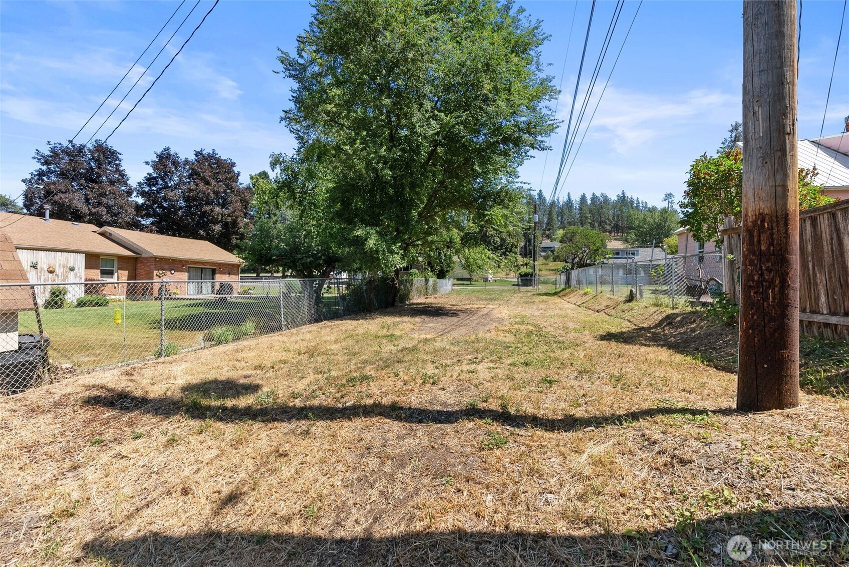 860 E 2nd Avenue Property Photo 35