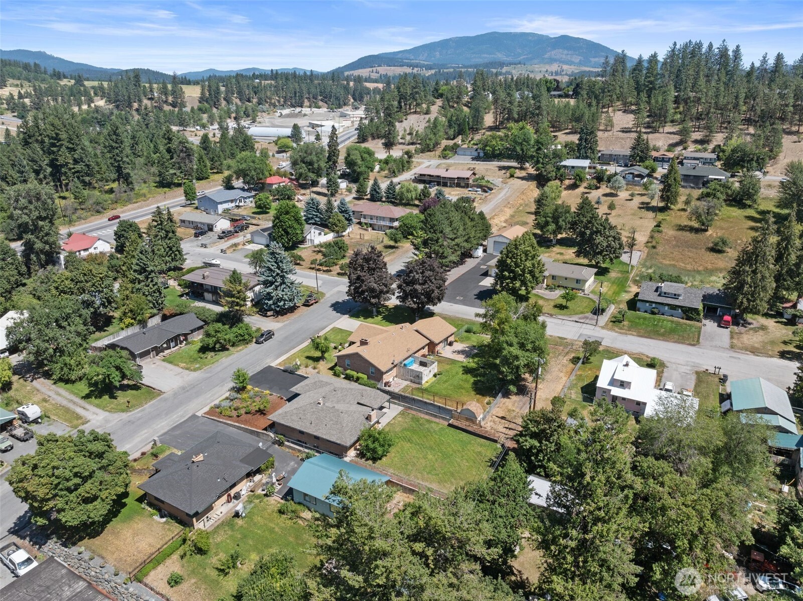 860 E 2nd Avenue Property Photo 37