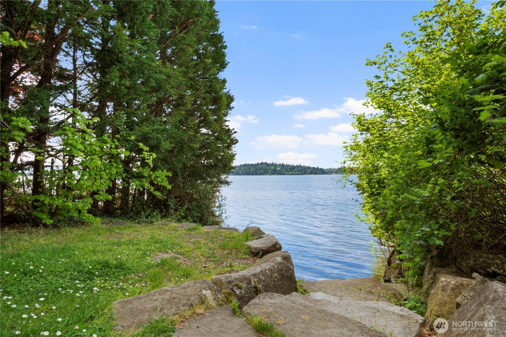 4150 Boulevard Place Property Photo 12