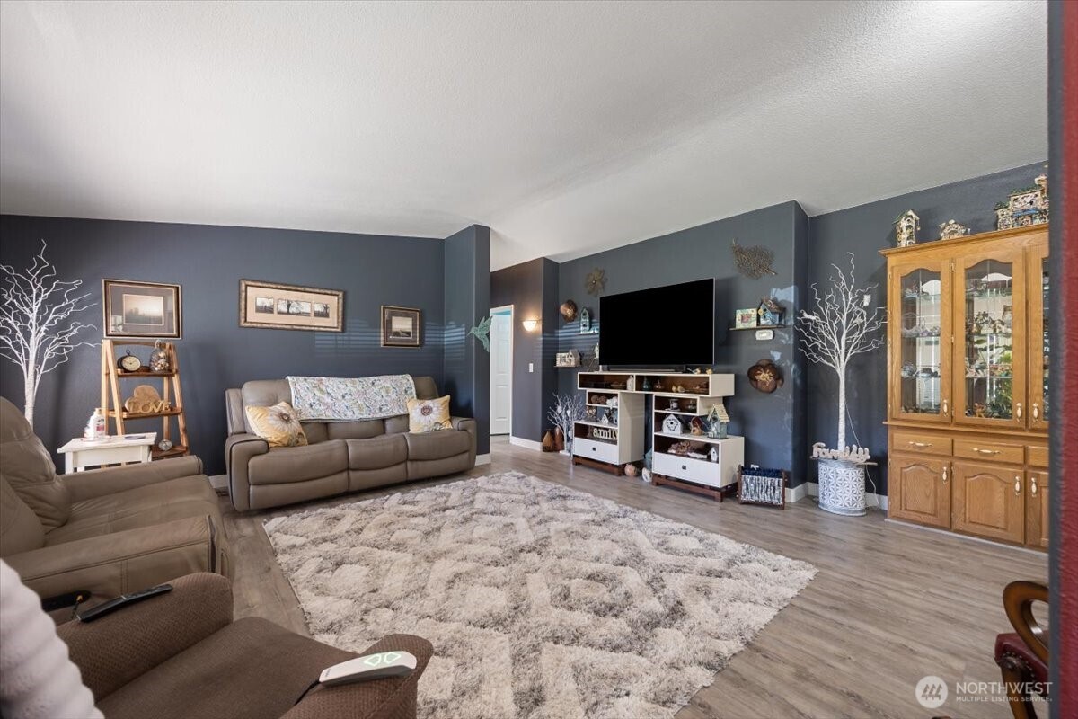 28509 N Dallas Road Property Photo 4