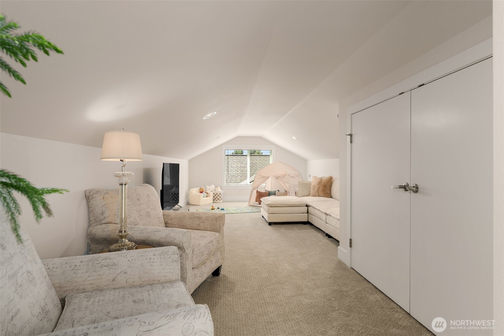 842 Chelan Place Property Photo 24