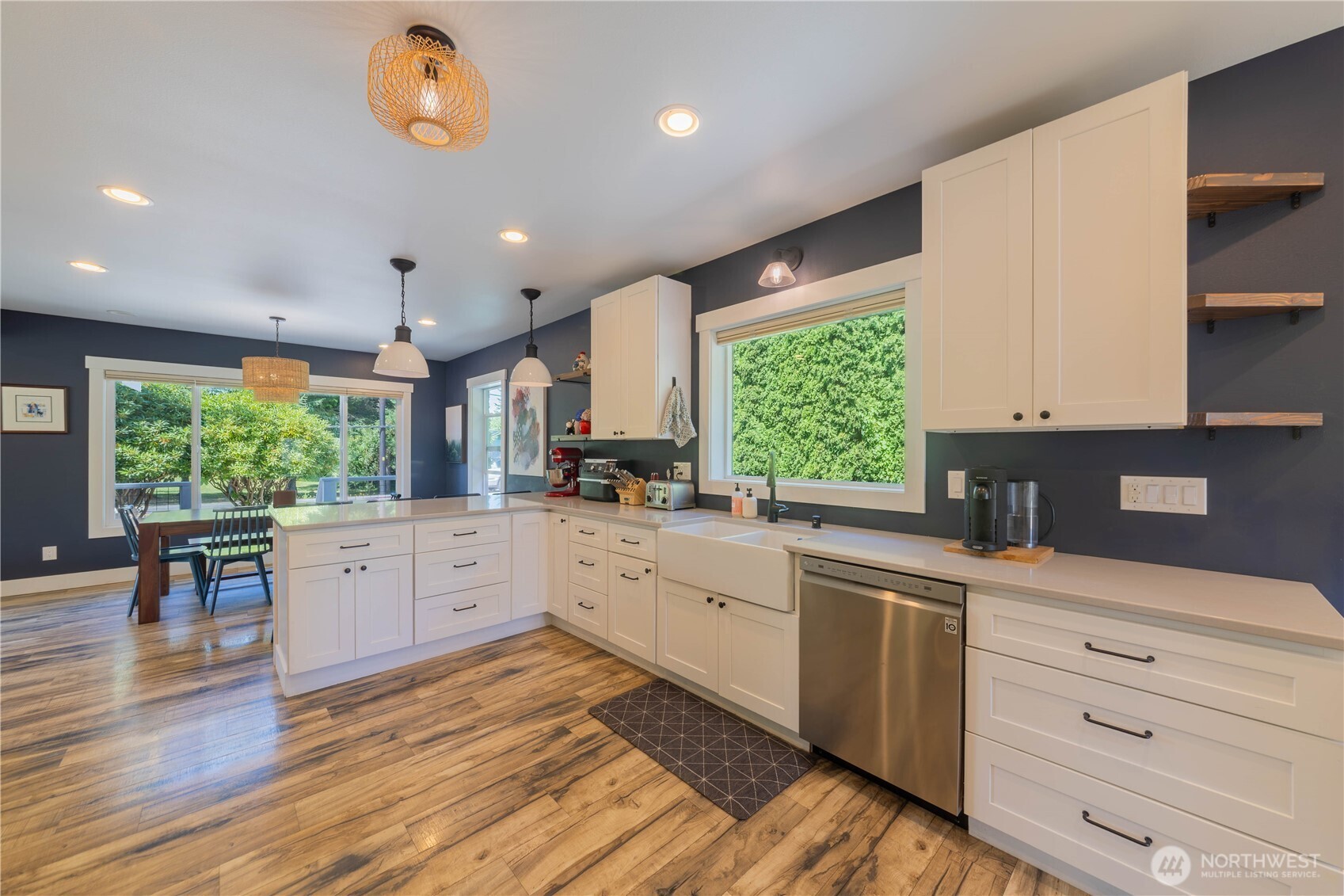 5502 Northwest Drive Property Photo 11