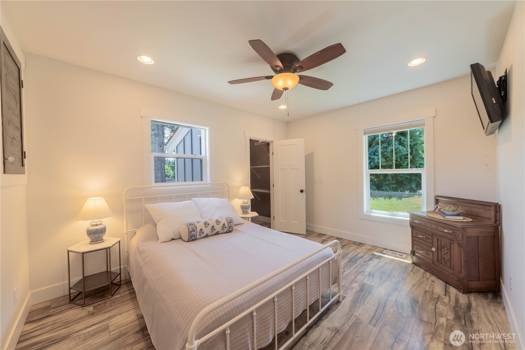 5502 Northwest Drive Property Photo 16