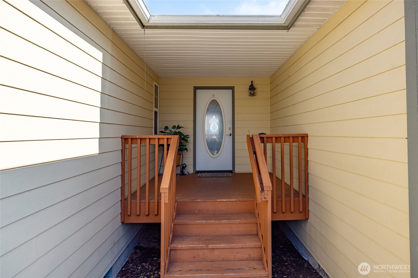 539 Birch Street Property Photo 6