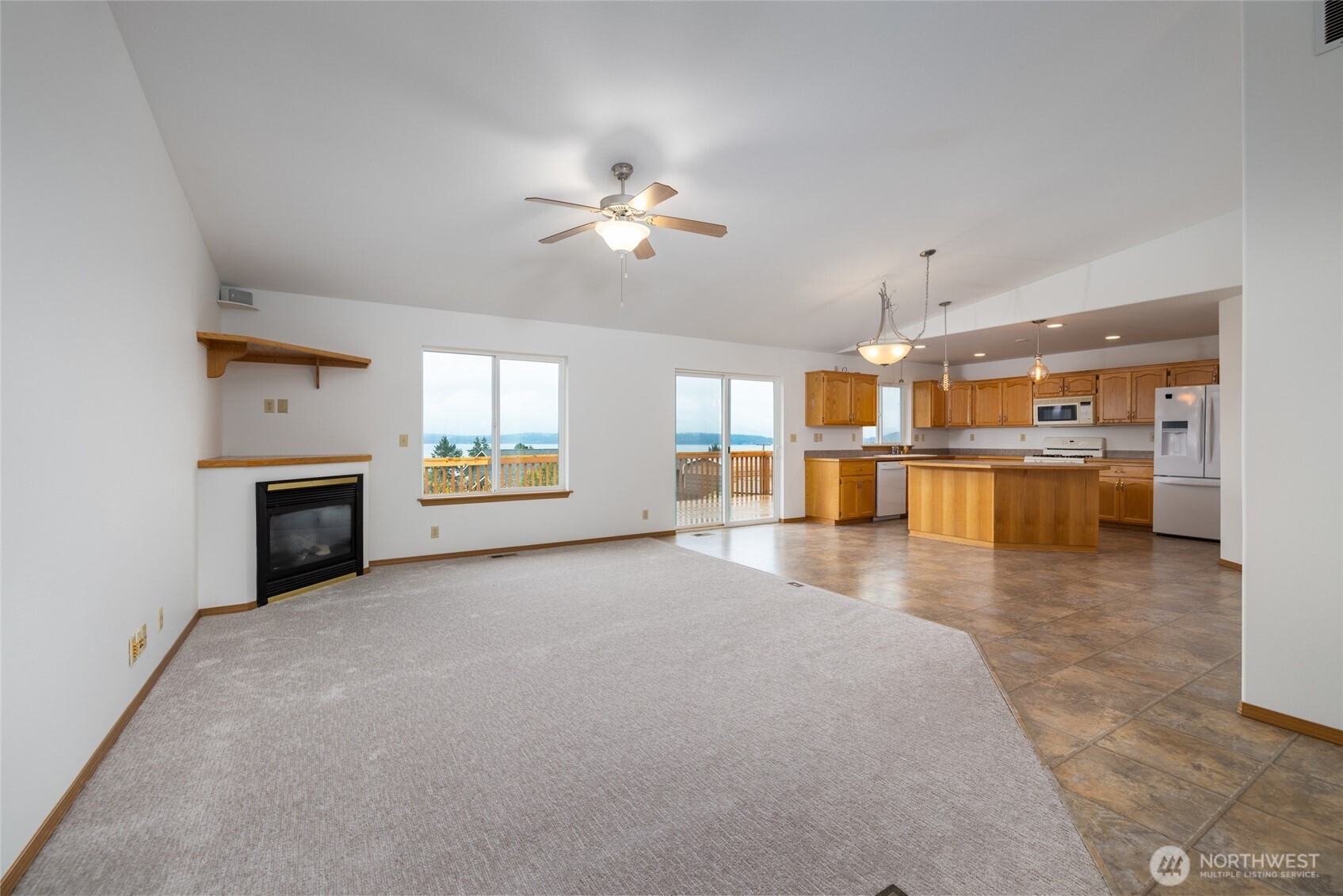 539 Birch Street Property Photo 8