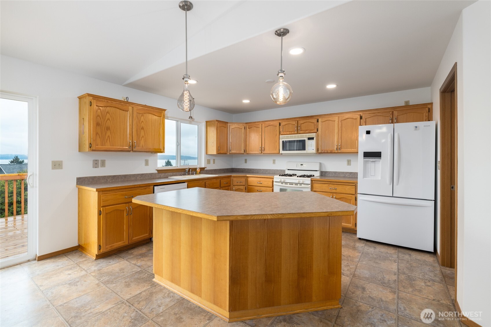 539 Birch Street Property Photo 12