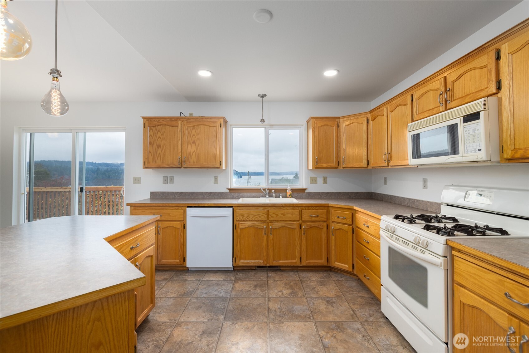 539 Birch Street Property Photo 15