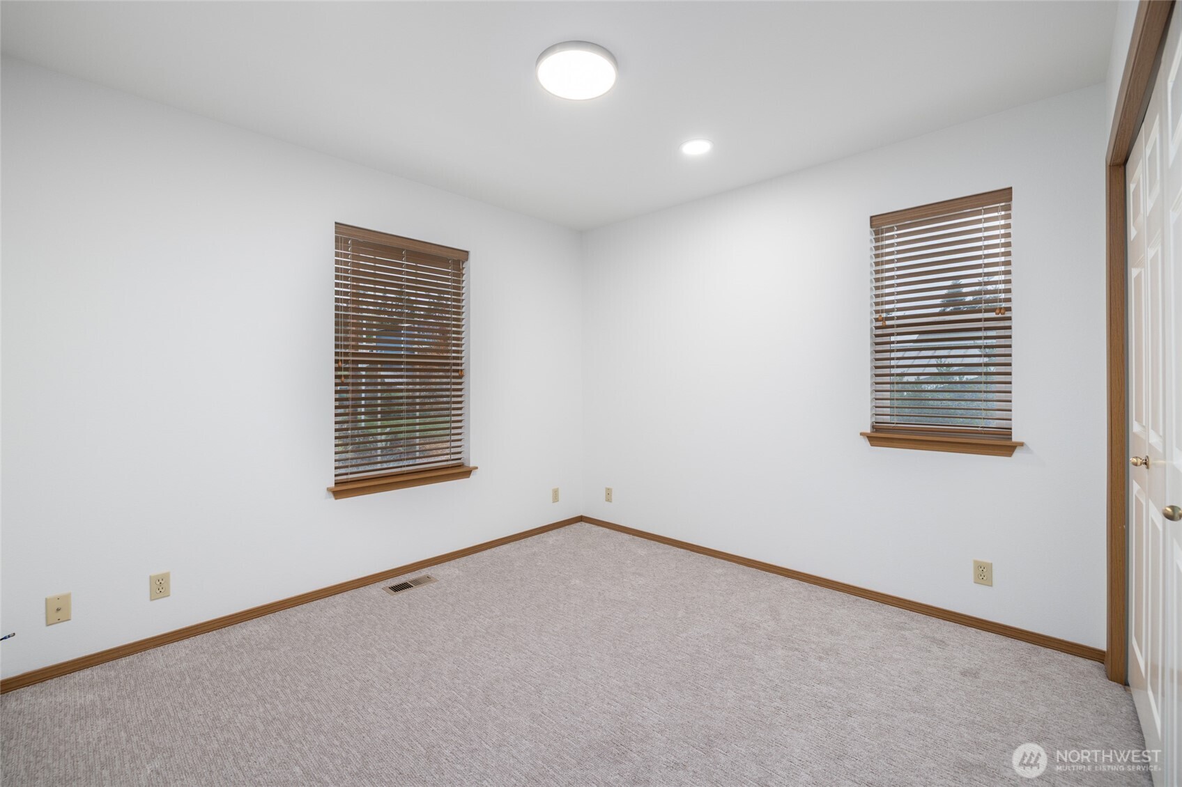 539 Birch Street Property Photo 22