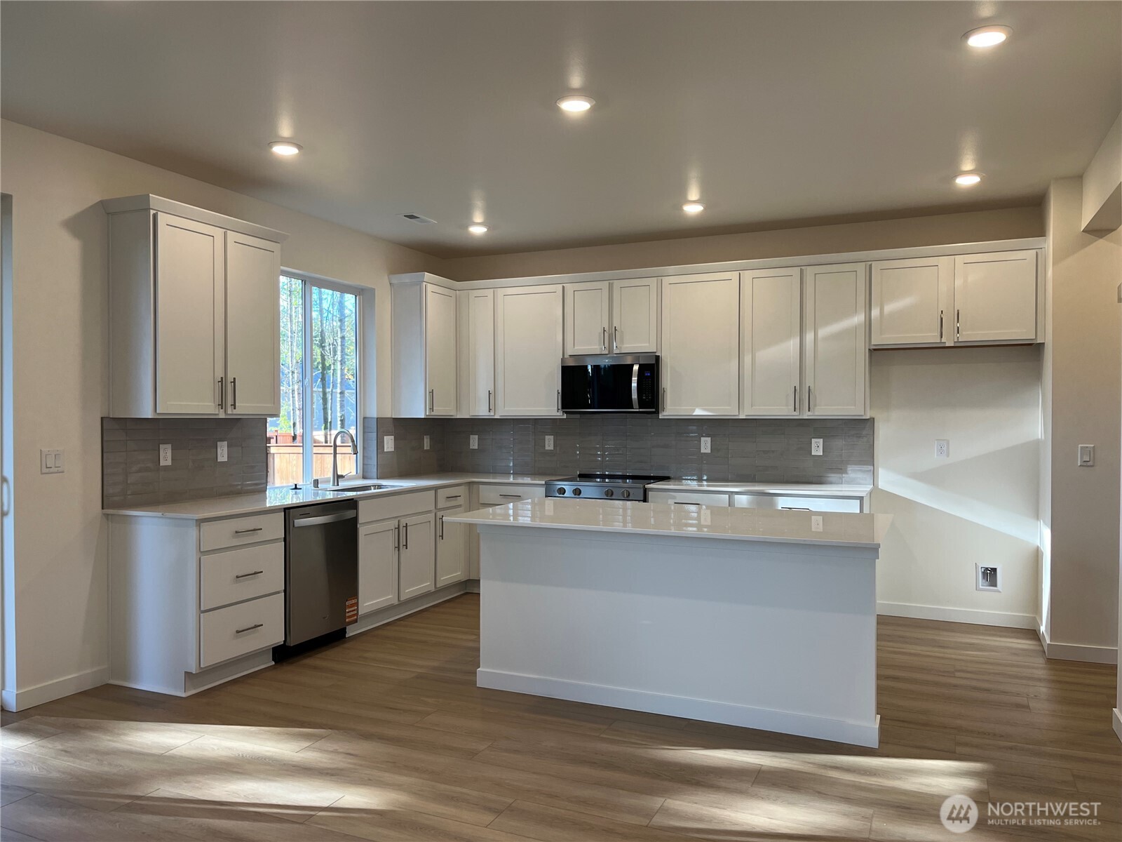 1957 Nw Meadowview Drive 42 Property Photo 3