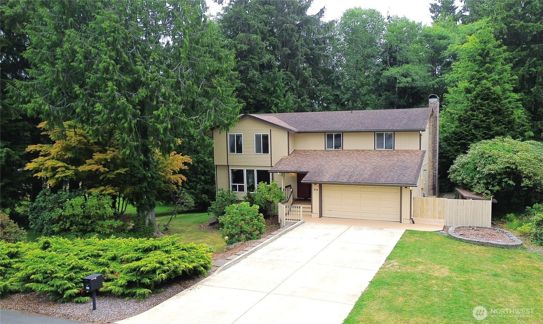 711 Purkey Avenue Property Photo 1
