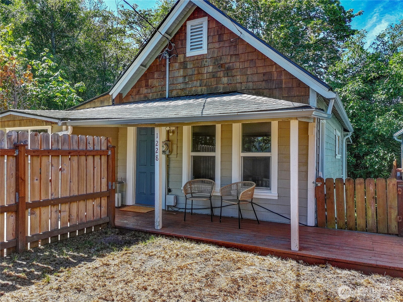 1228 Ridgeway Place Property Photo 1