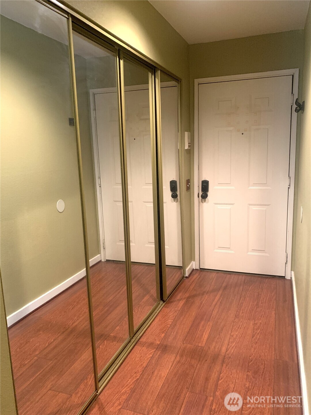 625 N Jackson Avenue C24 Property Photo 9