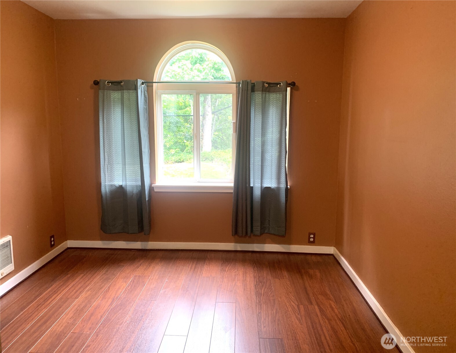 625 N Jackson Avenue C24 Property Photo 13