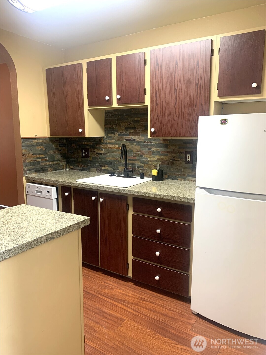 625 N Jackson Avenue C24 Property Photo 15