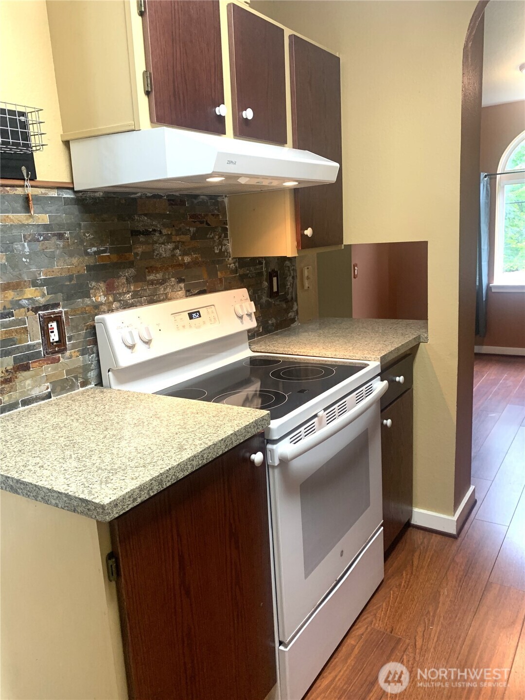 625 N Jackson Avenue C24 Property Photo 16