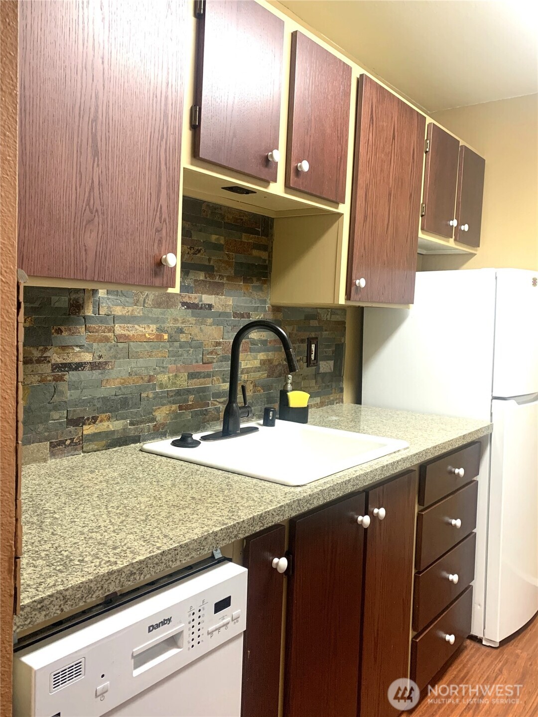 625 N Jackson Avenue C24 Property Photo 17