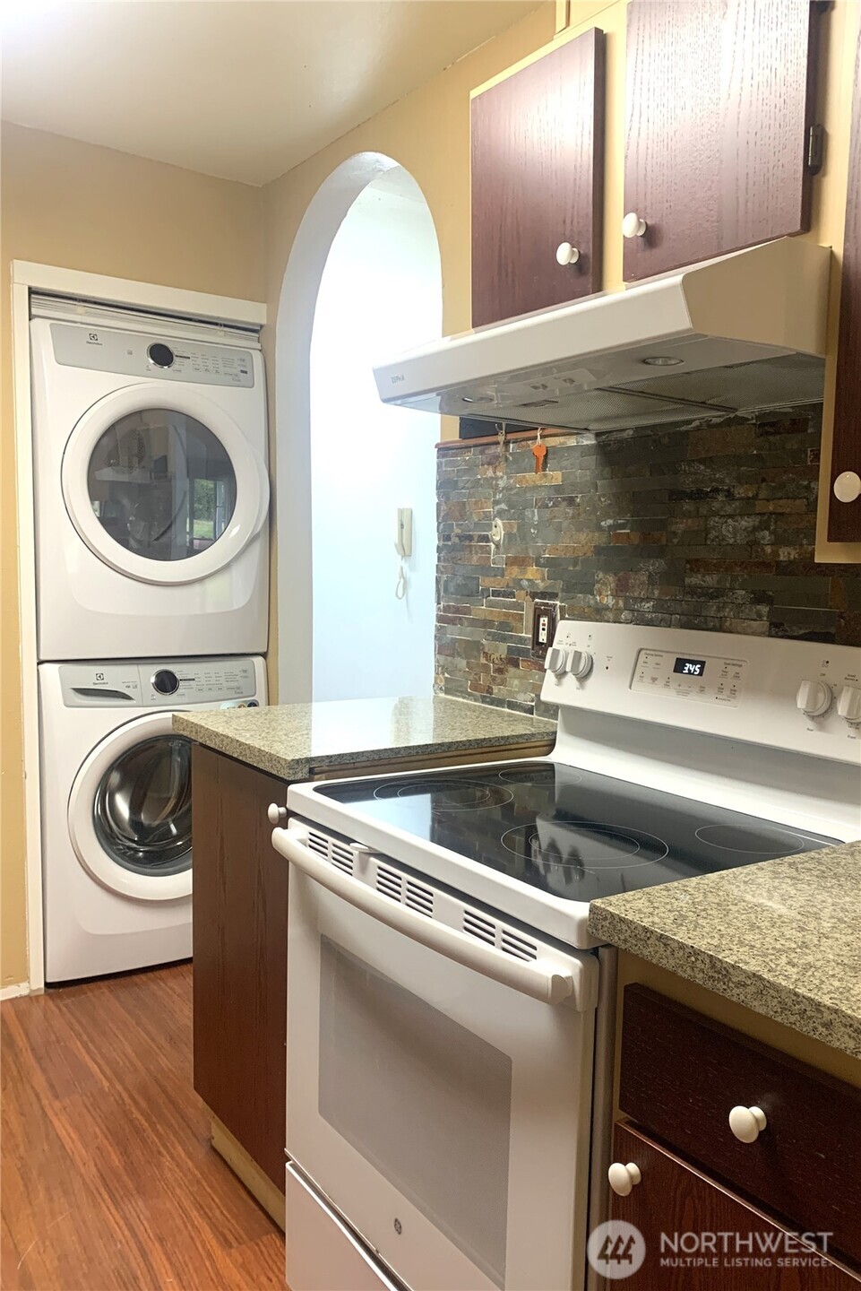 625 N Jackson Avenue C24 Property Photo 18