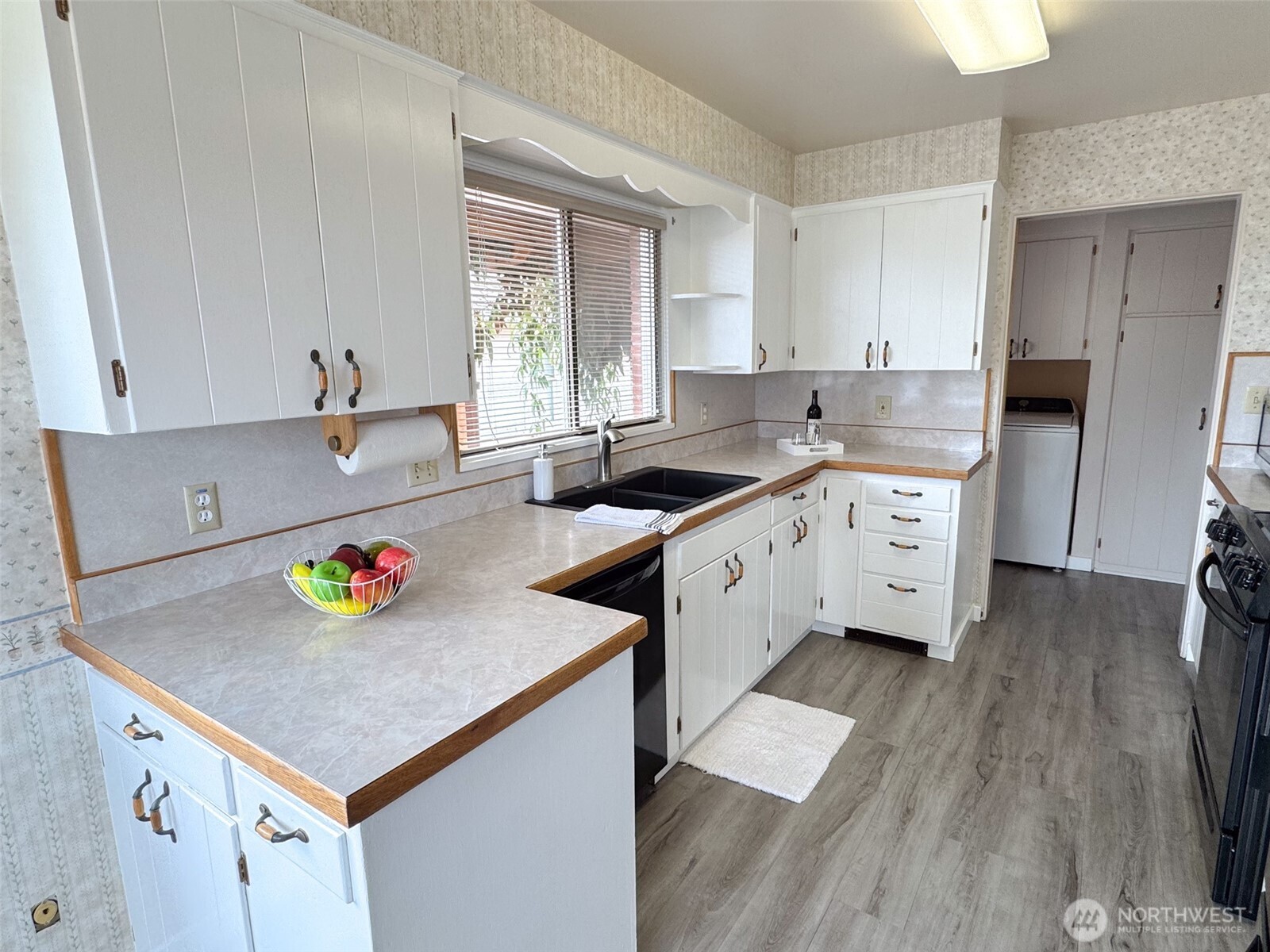 126 W 6th Street Property Photo 8