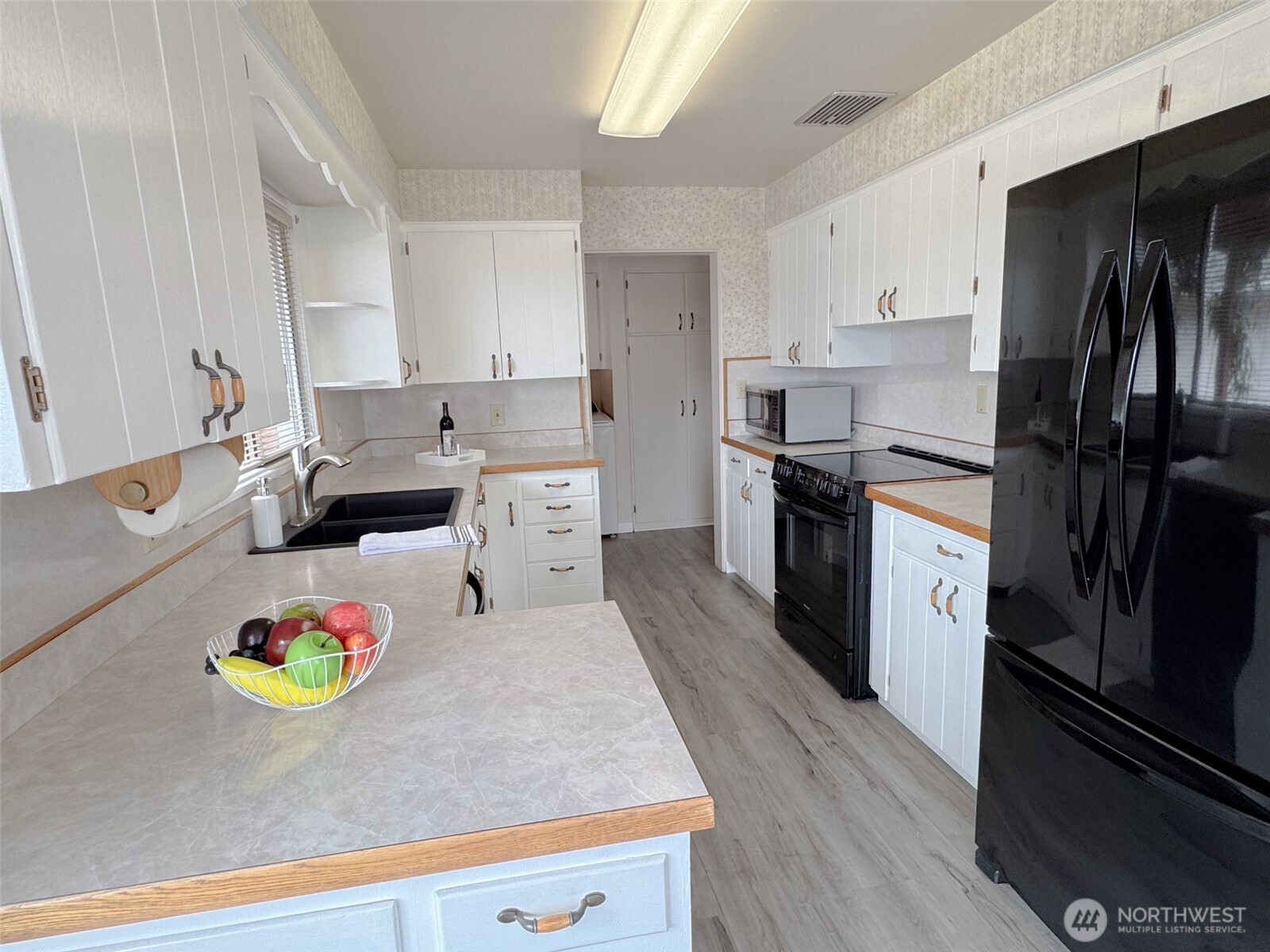 126 W 6th Street Property Photo 9