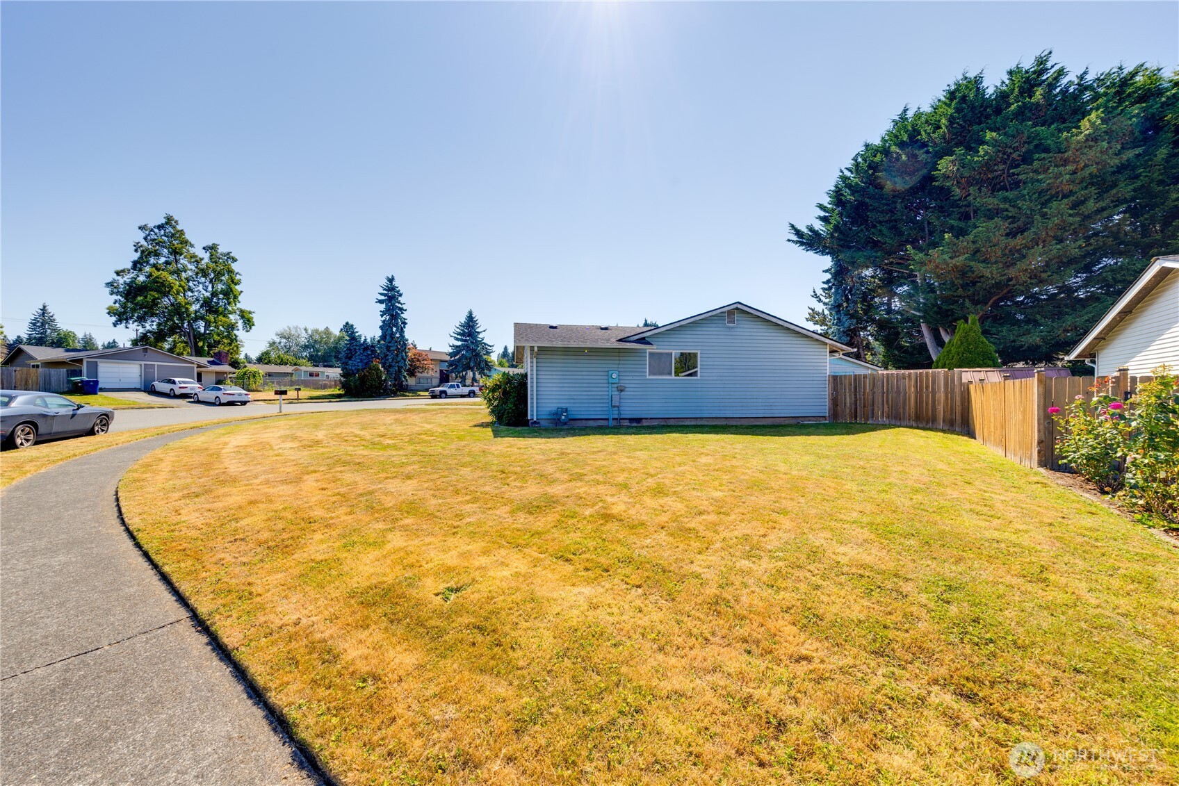 2027 E Belair Drive Property Photo 3