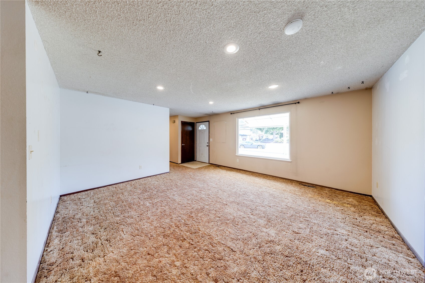 2027 E Belair Drive Property Photo 4