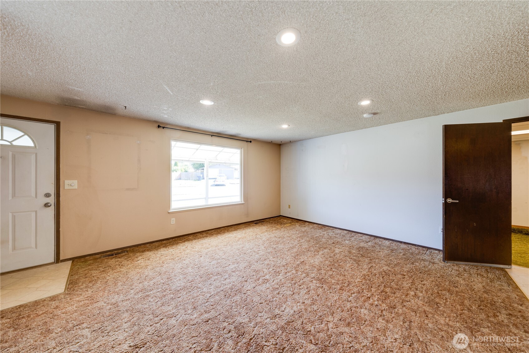 2027 E Belair Drive Property Photo 5