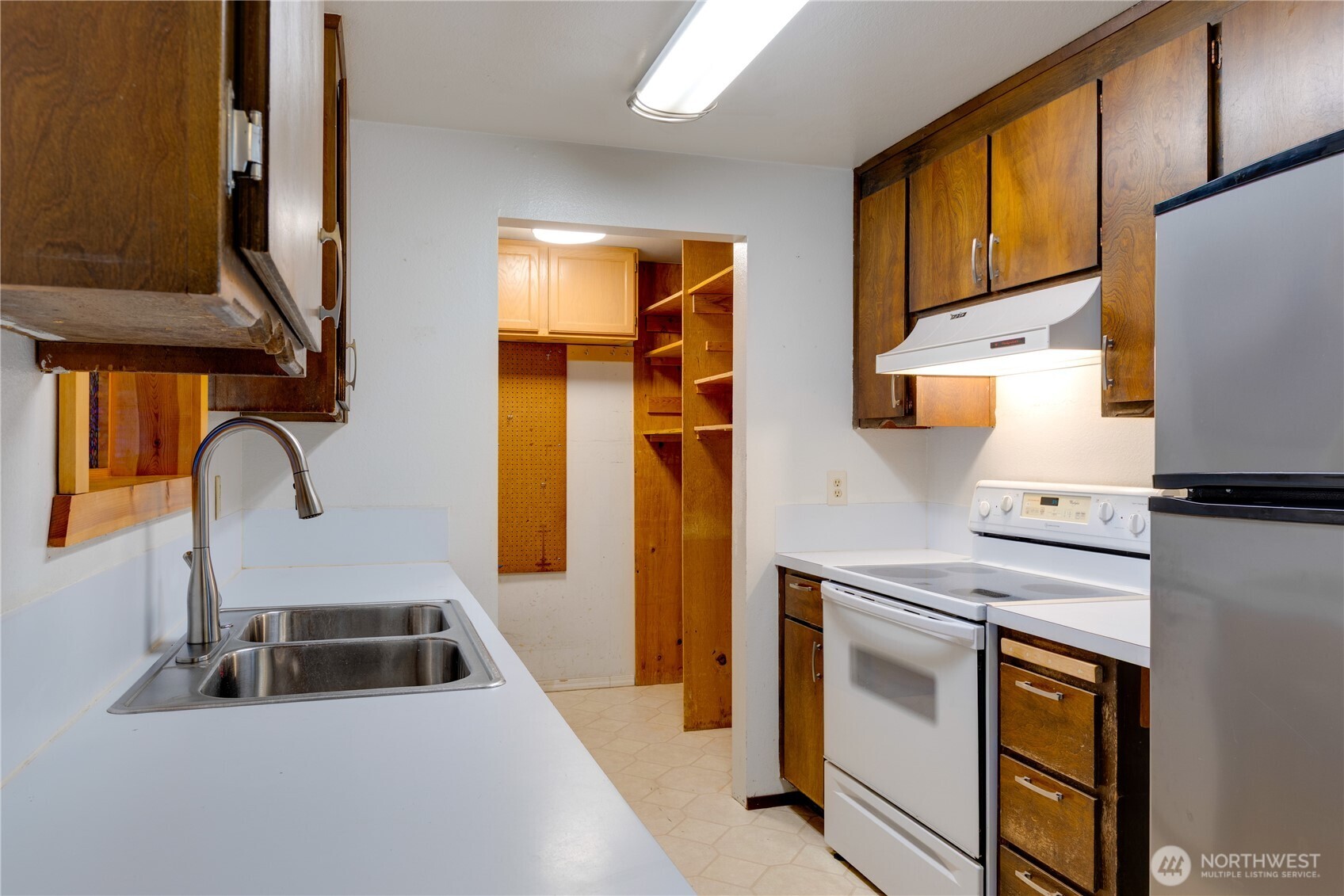 2027 E Belair Drive Property Photo 6