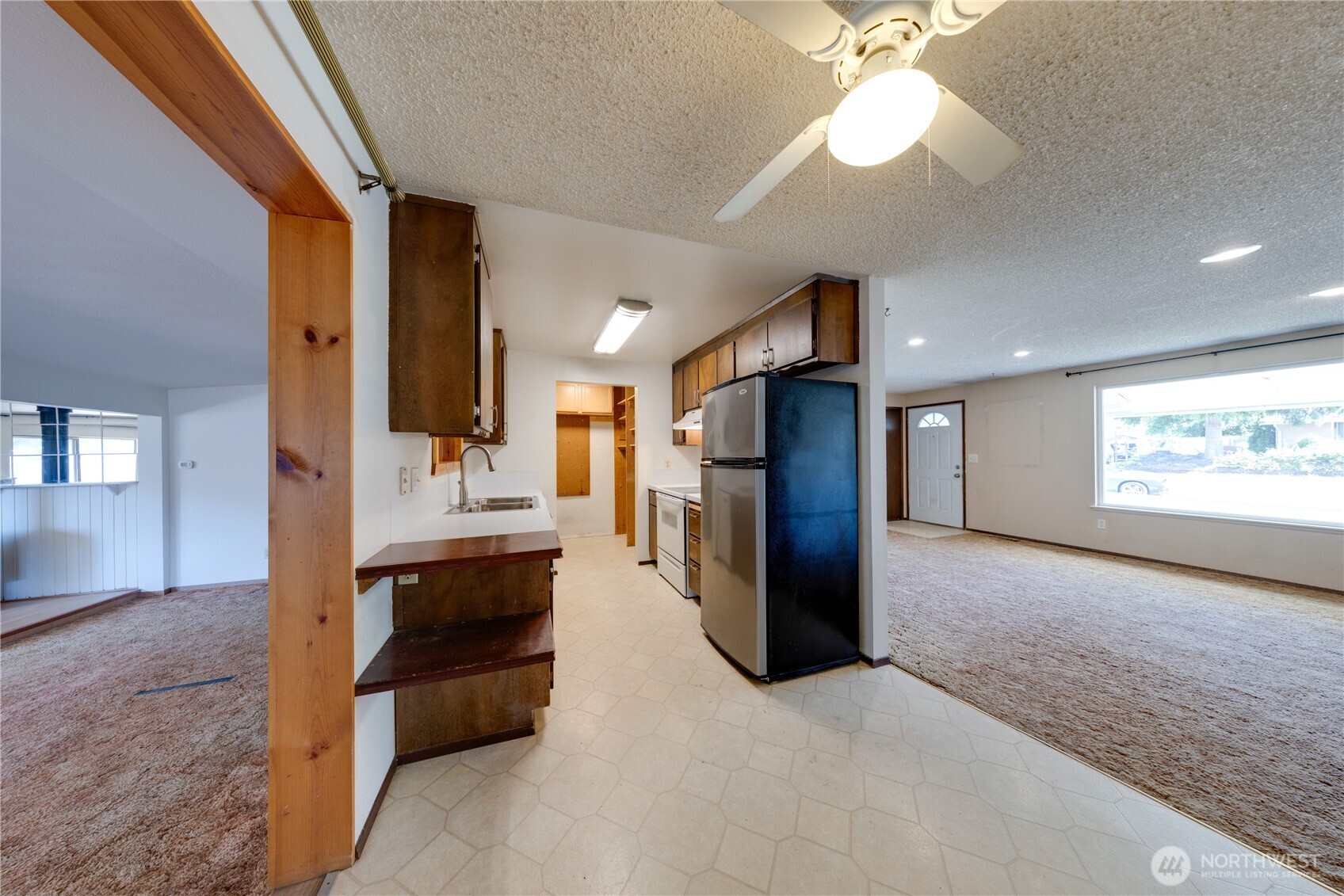 2027 E Belair Drive Property Photo 9