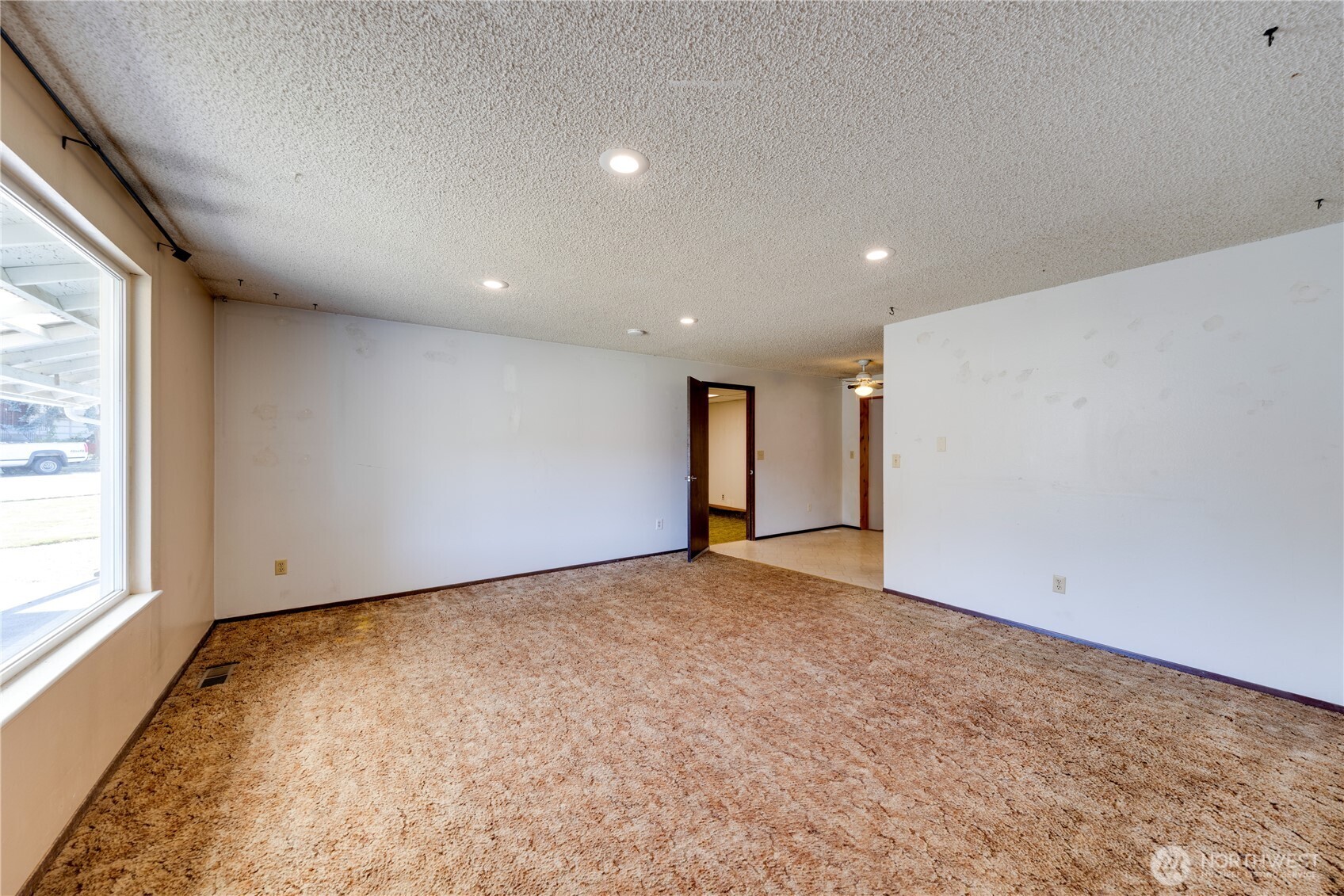 2027 E Belair Drive Property Photo 13