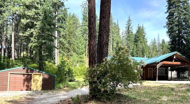 2205 Pine Tree Road Road Property Photo 1