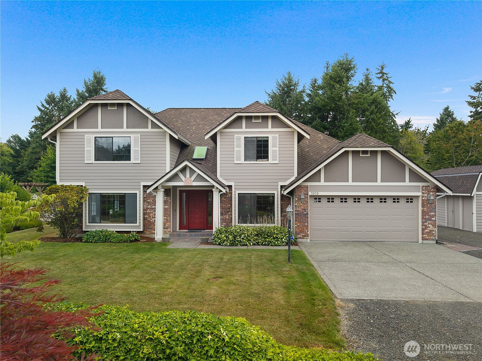 3939 Foxhall Drive Property Photo 3