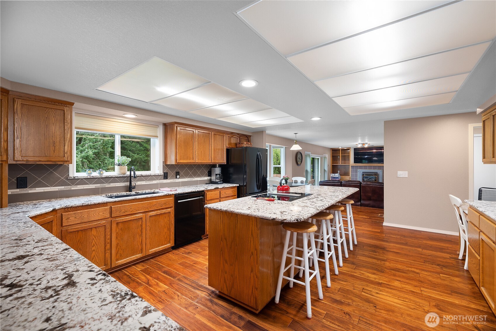 3939 Foxhall Drive Property Photo 9