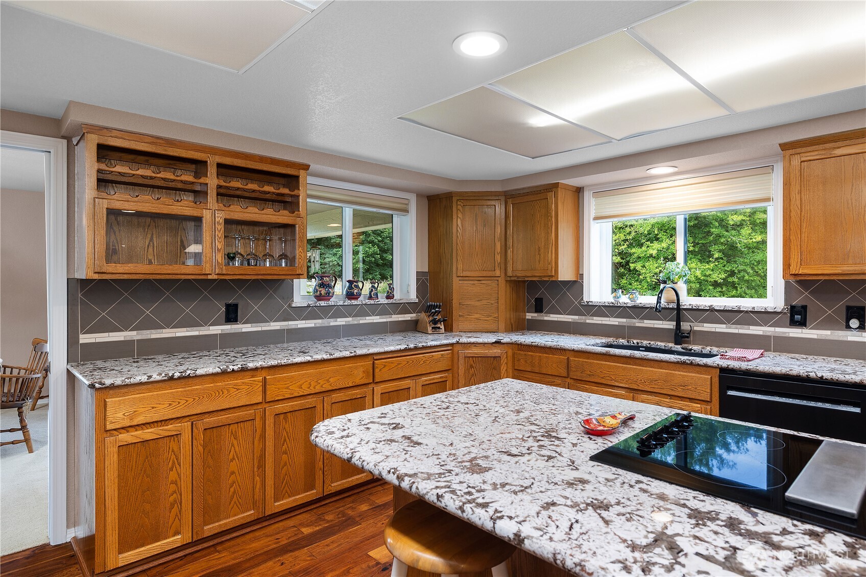 3939 Foxhall Drive Property Photo 10