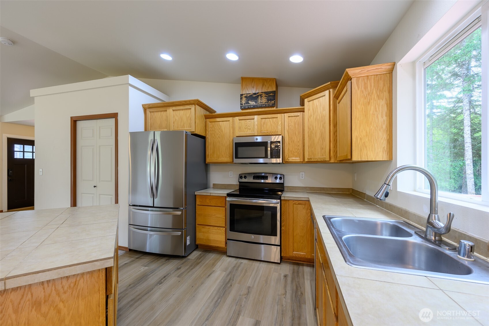 10 Fawn Lane Property Photo 9